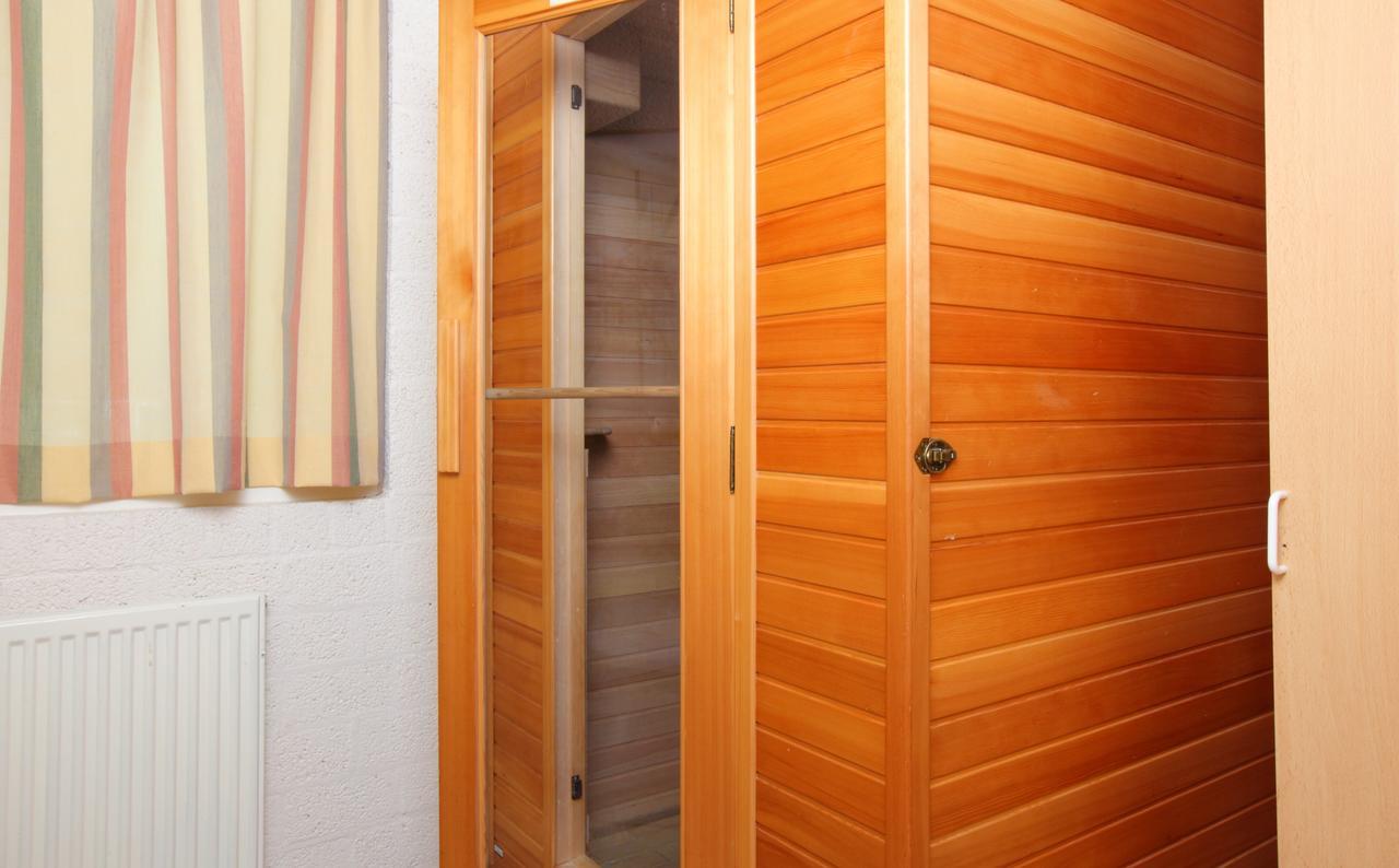 Roompot Schin Op Geul Born Стая снимка